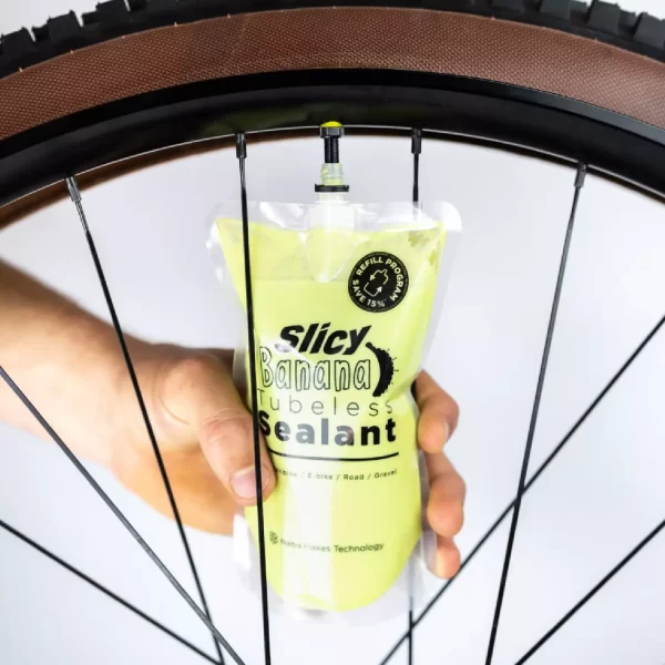 Liquide scellant z anti-crevaison tubeless avec seringue et tuyau 1L